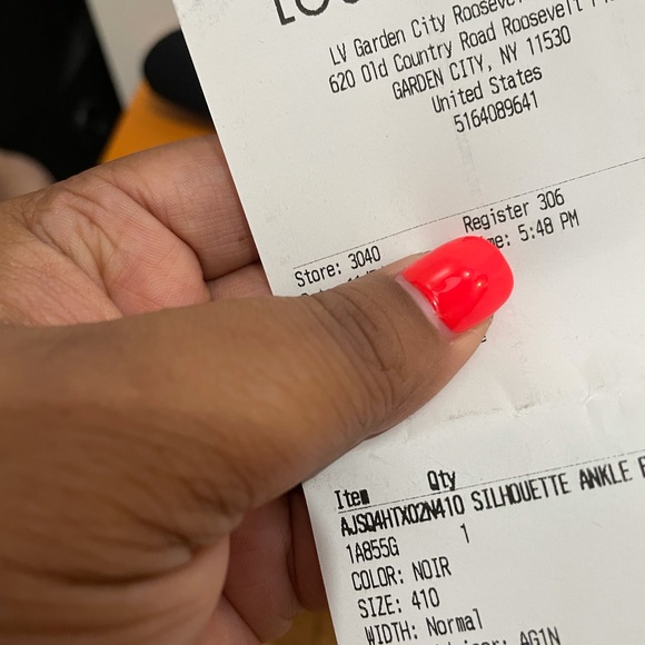 Louis Vuitton - Picture 9 of 10